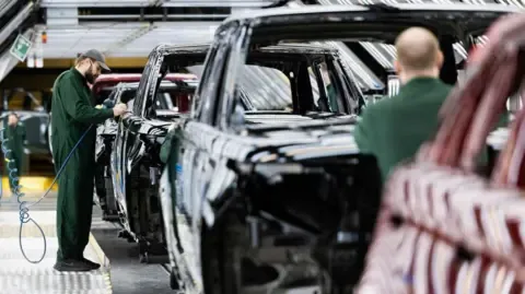 Jaguar Land Rover Vendor Network Workers Reportedly Told to Apply for Government Benefits, Union Claims